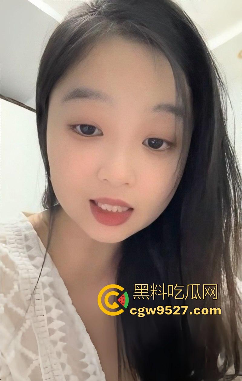 公司超骚女前台，D奶巨乳肥美大鲍鱼，办公室玩跳蛋不过瘾，跑去厕所自慰，白浆直流，骚态尽显！  第2张