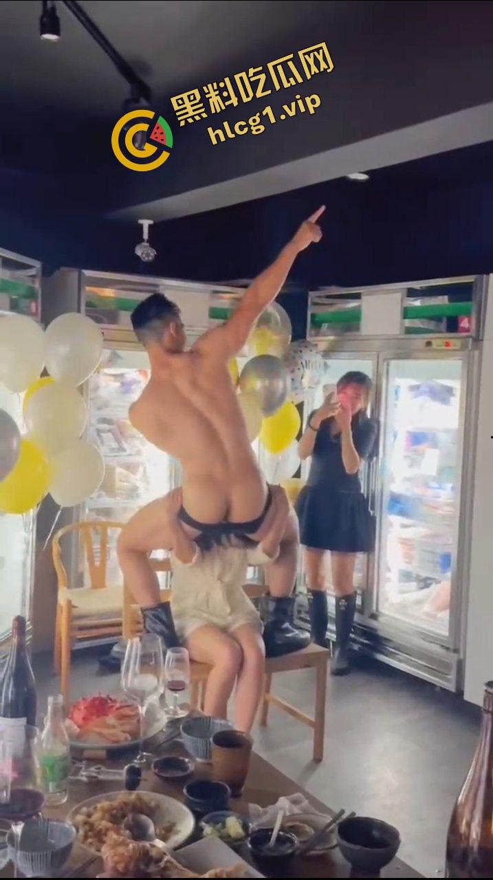 成都同性恋 疯癫男同！偷吃玩弄对方对象 打架后又亲嘴 逆天操作！  第4张