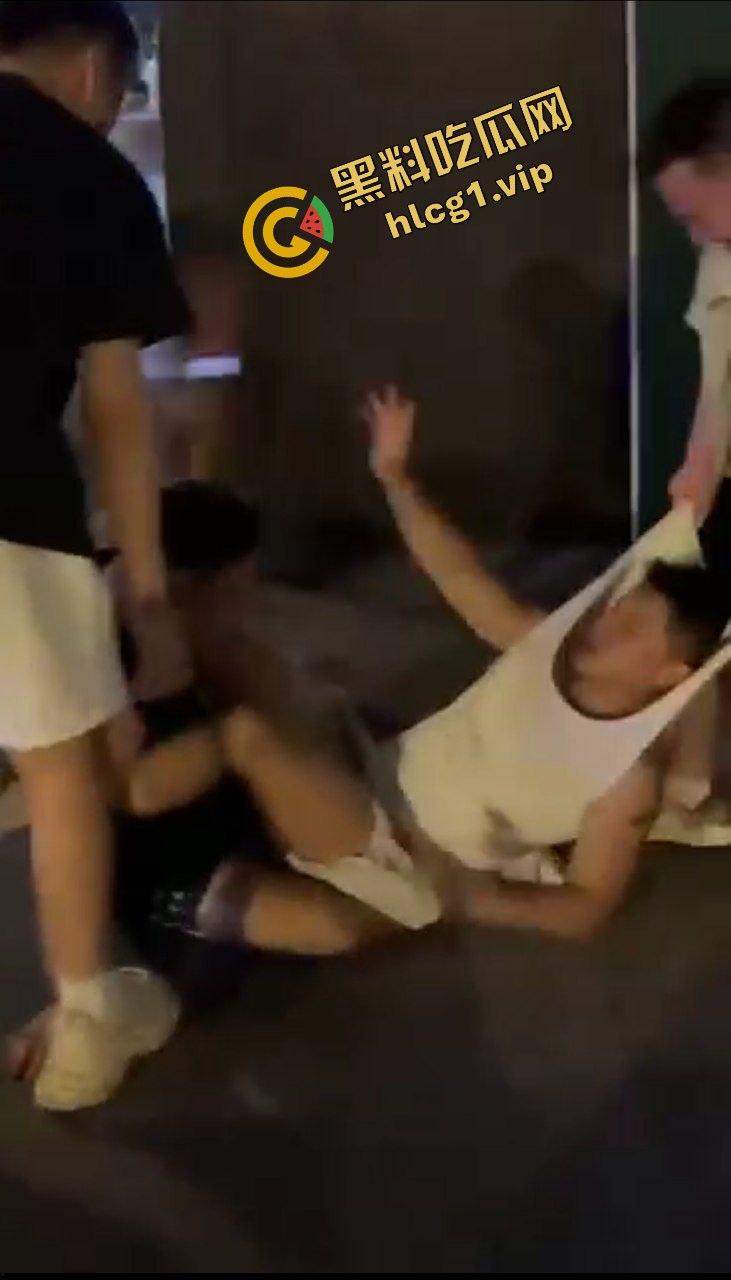 成都同性恋 疯癫男同！偷吃玩弄对方对象 打架后又亲嘴 逆天操作！  第8张