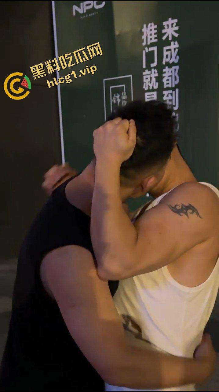 成都同性恋 疯癫男同！偷吃玩弄对方对象 打架后又亲嘴 逆天操作！  第10张
