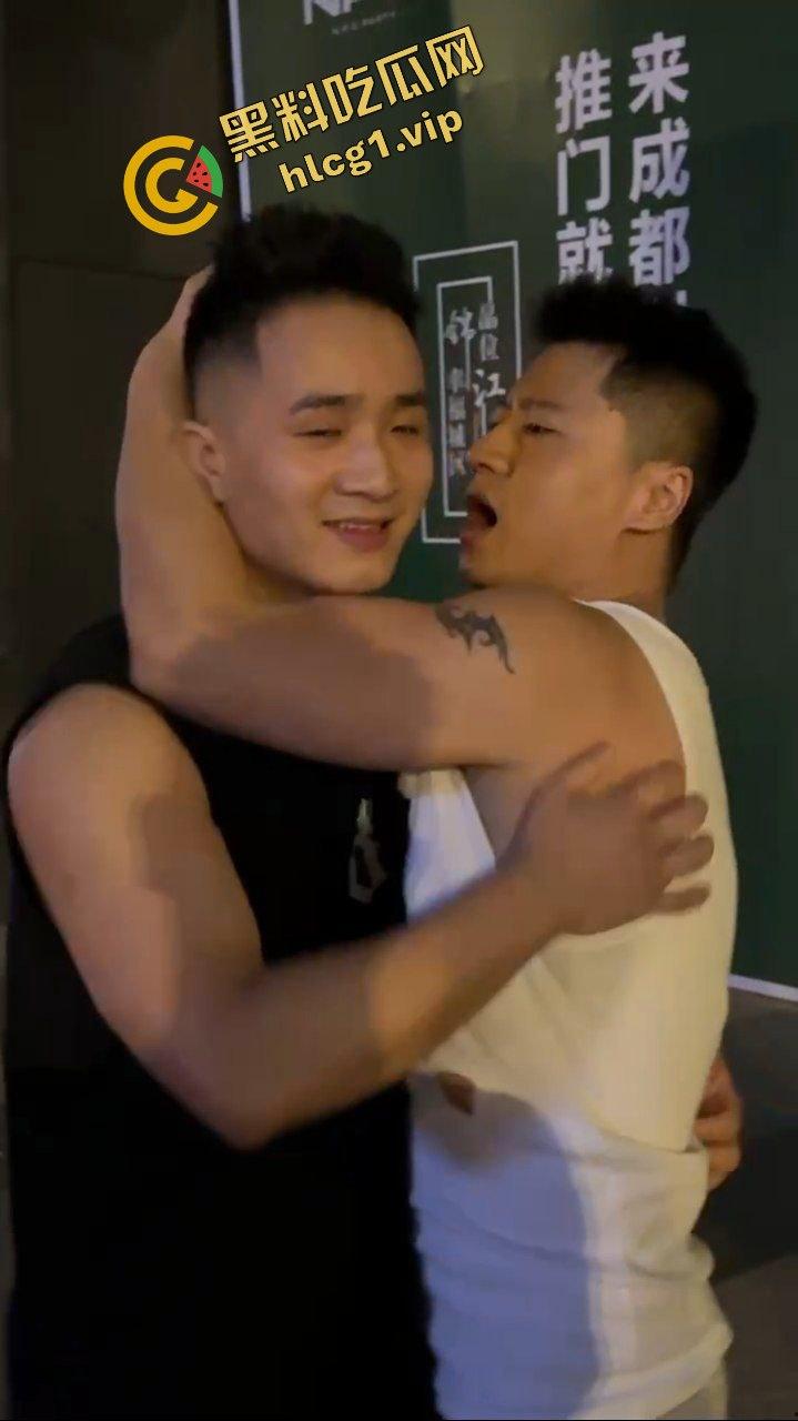 成都同性恋 疯癫男同！偷吃玩弄对方对象 打架后又亲嘴 逆天操作！  第11张