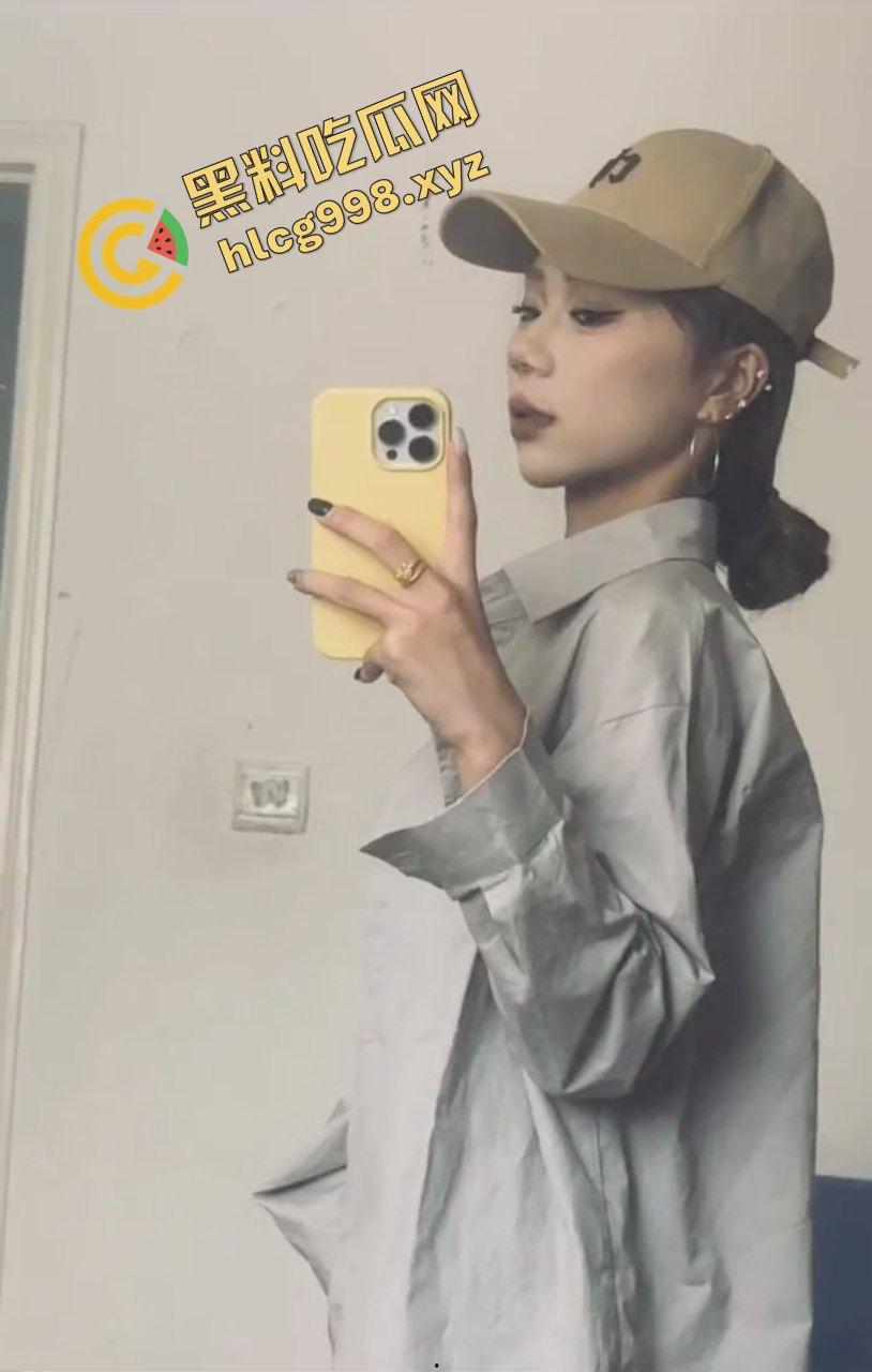 抖音情感博主14万粉女网红『妳可』与男友激情舌吻 对镜后入 全网独家流出！  第4张