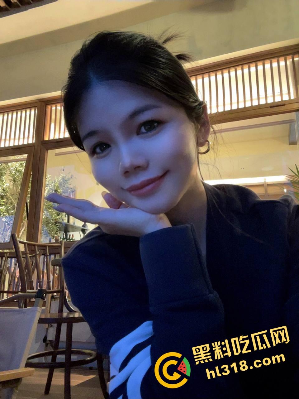 野外车震把骚母狗调教到极致，没扩阴道具直接拿挡杆用，整个挡杆被吞进去，每次挂挡思想不纯洁了！  第1张