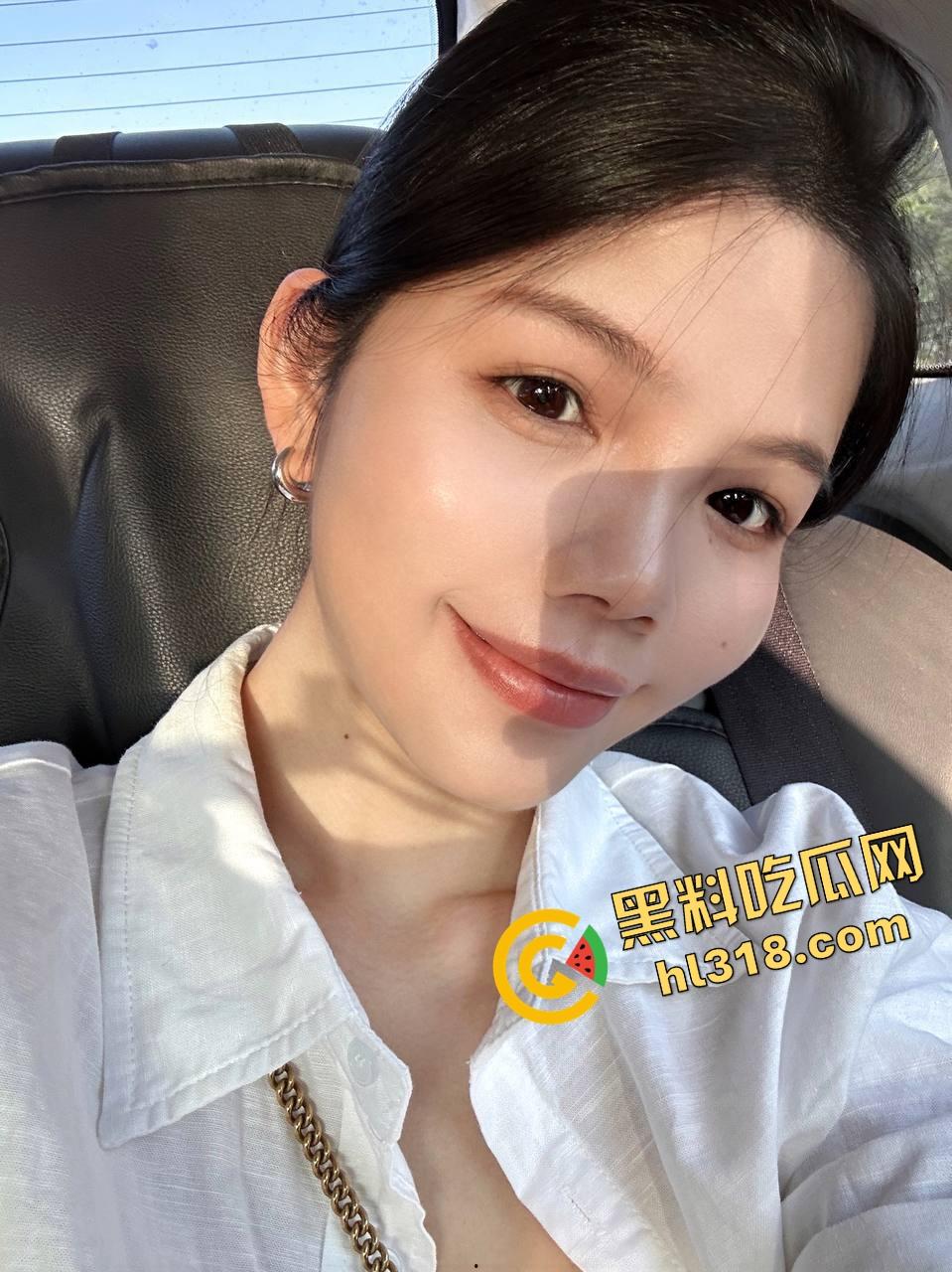 野外车震把骚母狗调教到极致，没扩阴道具直接拿挡杆用，整个挡杆被吞进去，每次挂挡思想不纯洁了！  第2张