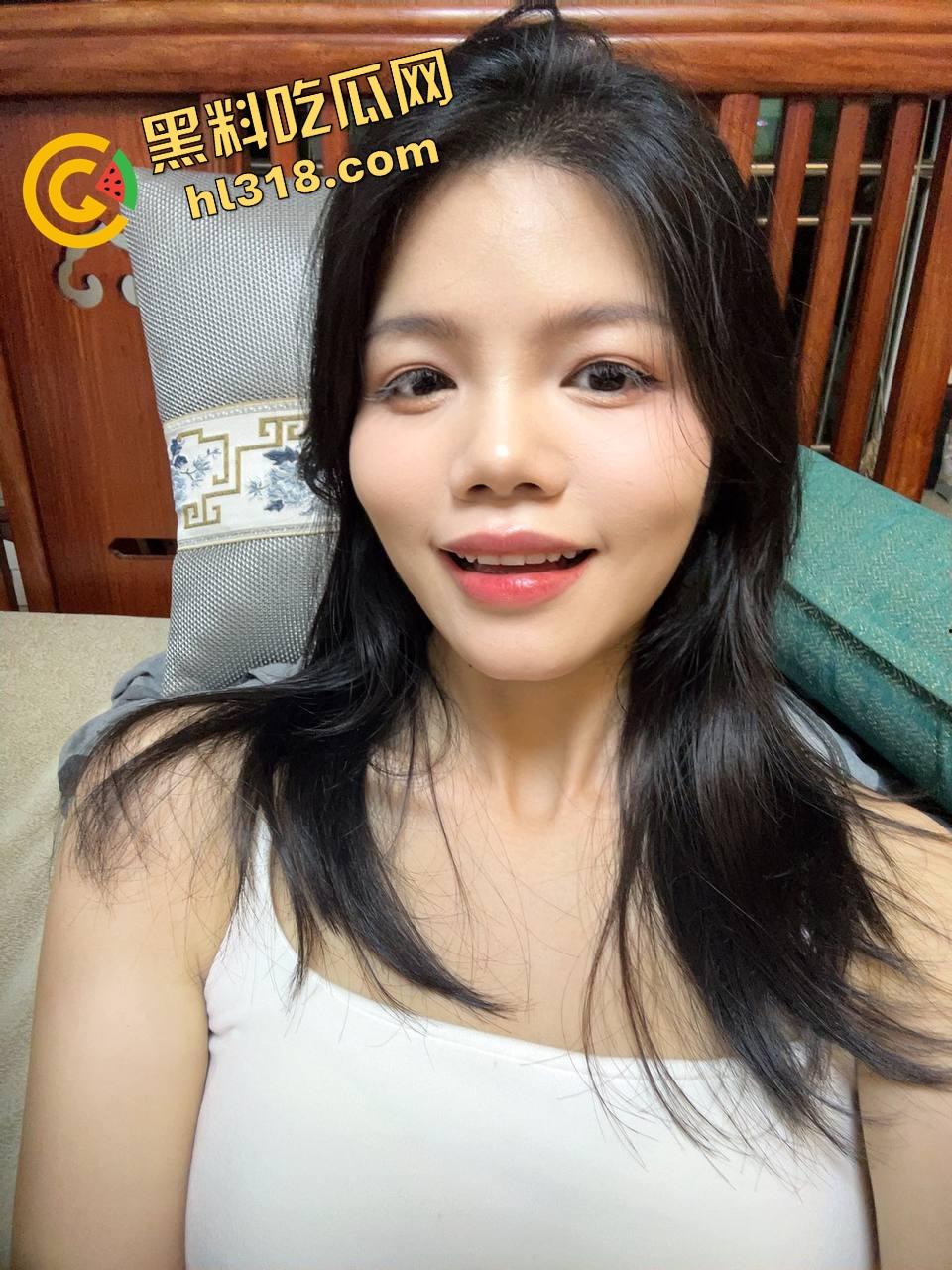 野外车震把骚母狗调教到极致，没扩阴道具直接拿挡杆用，整个挡杆被吞进去，每次挂挡思想不纯洁了！  第4张