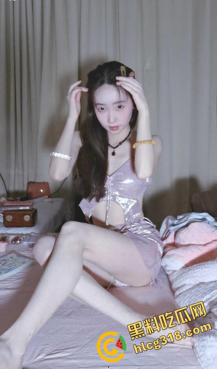 ASMR诱惑系列【YiDan的窝窝】，粉粉的玉足诱人心，发出的声音也很好听，心中的完美女神 !  第2张