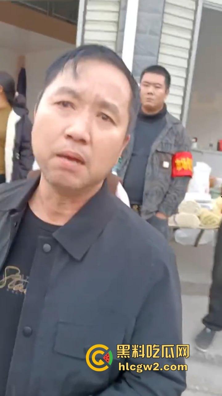 无业游民变身市场管理者？胡作非为乱收费 怀化辰溪县集贸市场管理员违法要钱被大妈一顿嘴仗攻击 都蔫逼了  第3张