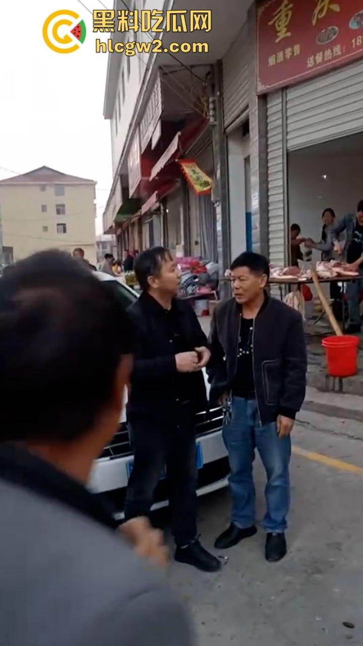 无业游民变身市场管理者？胡作非为乱收费 怀化辰溪县集贸市场管理员违法要钱被大妈一顿嘴仗攻击 都蔫逼了  第11张