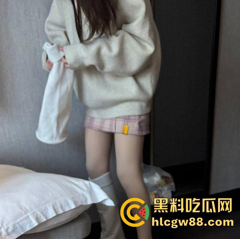 内蒙古学生妹【徐元彤】身材性感美乳饱满粉嫩 私下却是个性瘾骚逼 外围做爱视频流出  第4张