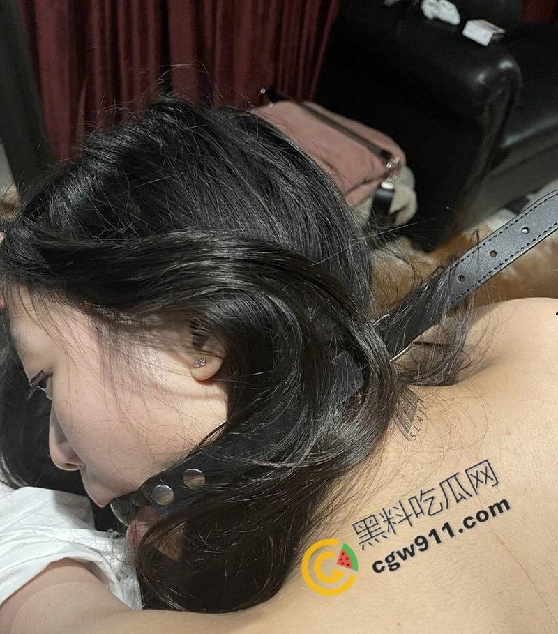 江苏20岁大学生【杨子含】约炮视频曝光！高挑身材，jk制服，口爆吞精，捆绑调教，无套颜射，香艳刺激  第5张