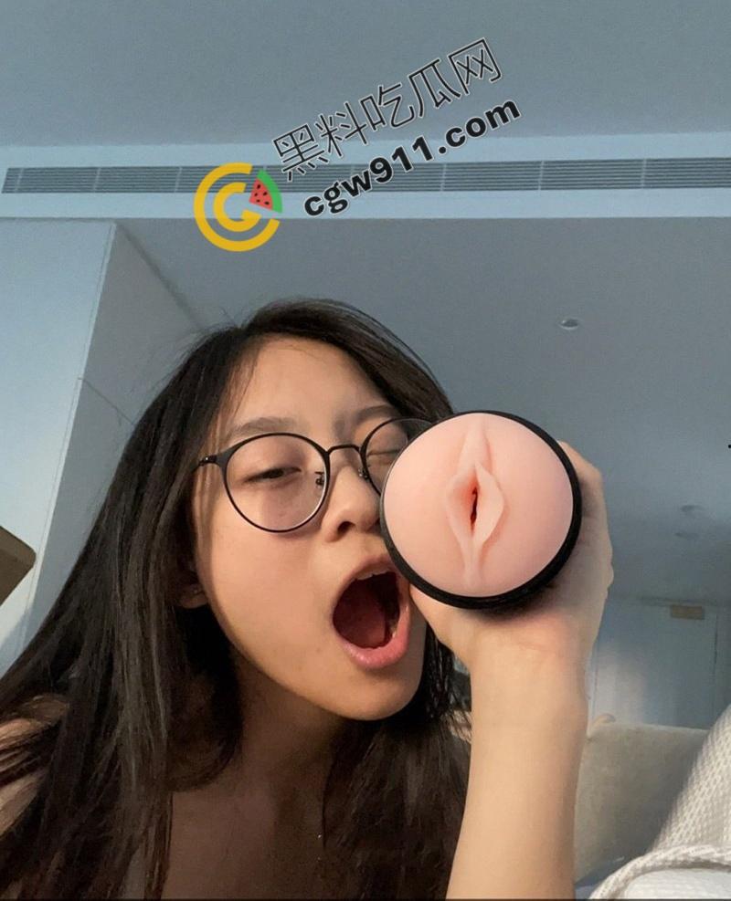 江苏20岁大学生【杨子含】约炮视频曝光！高挑身材，jk制服，口爆吞精，捆绑调教，无套颜射，香艳刺激  第8张