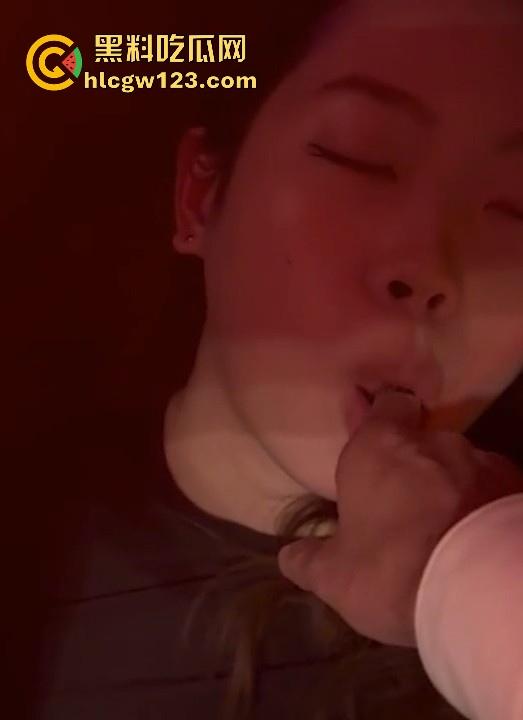 约炮黑丝肉腿少妇 后妈包臀裙疯狂女上位榨精 满脸情欲吃鸡超级诱惑 微胖少妇才是王道啊！  第3张