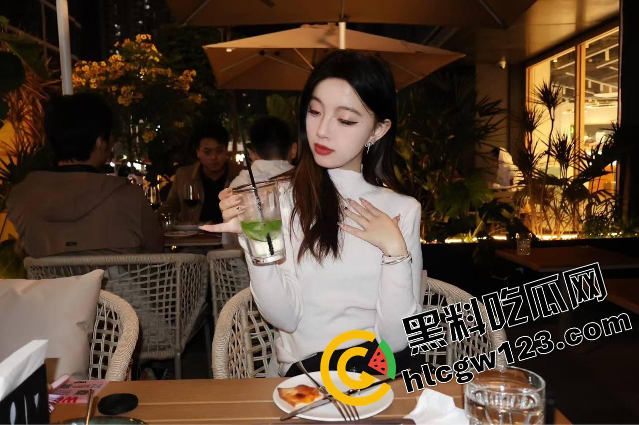 不是每只鲍都是九头鲍，这户型才叫王炸，包裹感拉满，牛子进去就不想出来，黑料吃瓜热推极品骚穴！  第1张