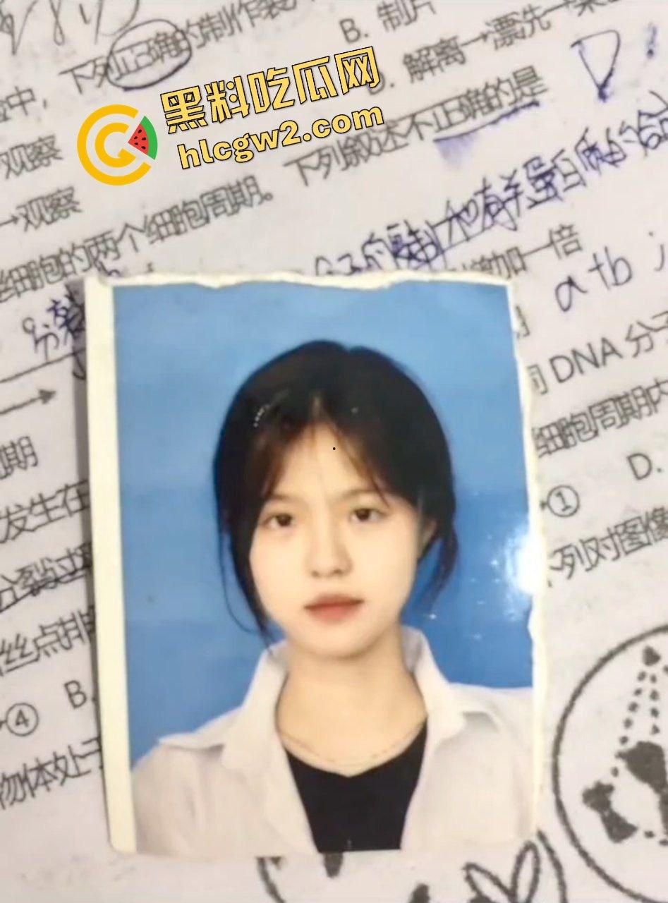 南昌艺术职业学校纯情女高『谭绘娟』清纯背后反差的一面！私拍粉穴自慰露奶 独家流出！  第1张