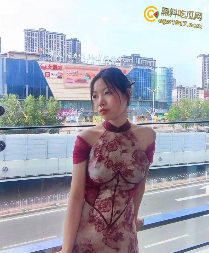 苏州清纯嫩妹【冉茹】，隐瞒男友下海卖淫，口交深喉业务熟练，白虎骚穴紧夹肉棒，骑乘榨精美乳摇晃！  第2张