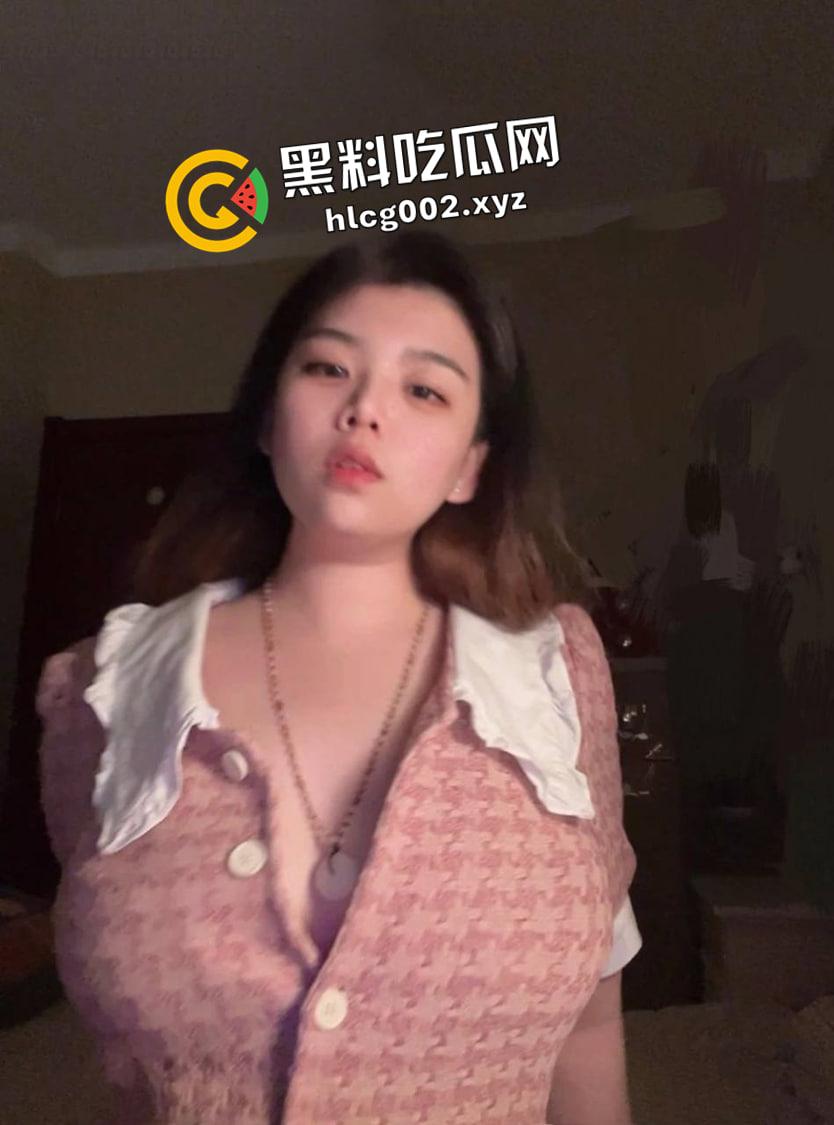 云南大学巨乳学姐被调教 喜欢被深喉的母狗 肥美多汁的鸡巴套子 被富二代包养调教视频流出  第1张