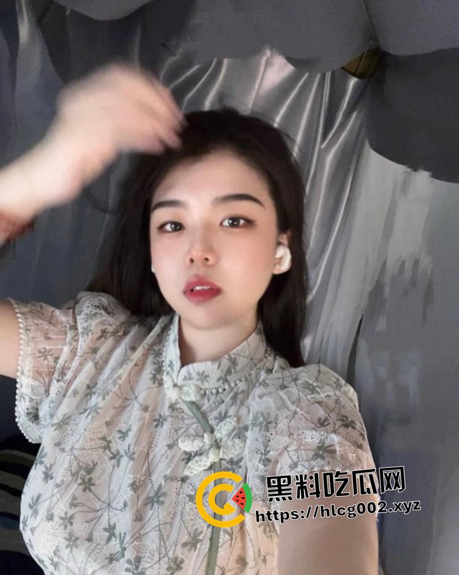 云南大学巨乳学姐被调教 喜欢被深喉的母狗 肥美多汁的鸡巴套子 被富二代包养调教视频流出  第3张