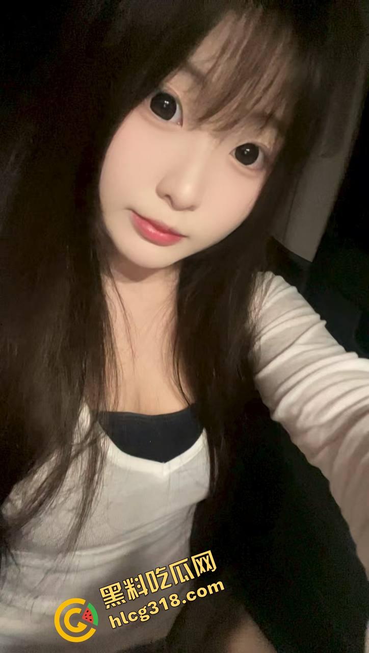 姐妹花双飞终于圆梦,老婆喝多睡死一边,小姨子主动骑上来床上偷偷操,全程肉香淫水横飞! 第1张 姐妹花双飞终于圆梦,老婆喝多睡死一边,小姨子主动骑上来床上偷偷操,全程肉香淫水横飞! 第1张