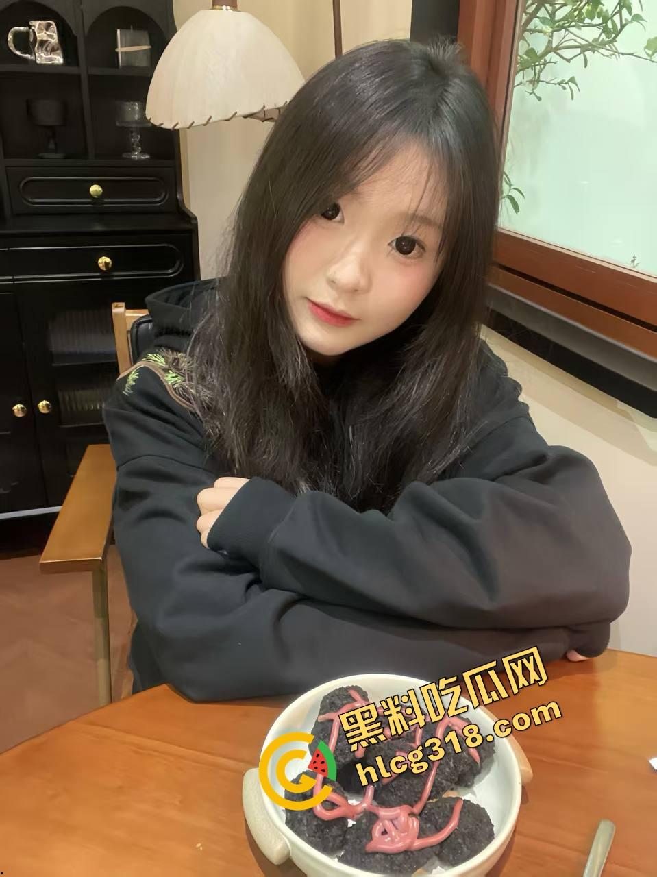 姐妹花双飞终于圆梦,老婆喝多睡死一边,小姨子主动骑上来床上偷偷操,全程肉香淫水横飞! 第3张 姐妹花双飞终于圆梦,老婆喝多睡死一边,小姨子主动骑上来床上偷偷操,全程肉香淫水横飞! 第3张