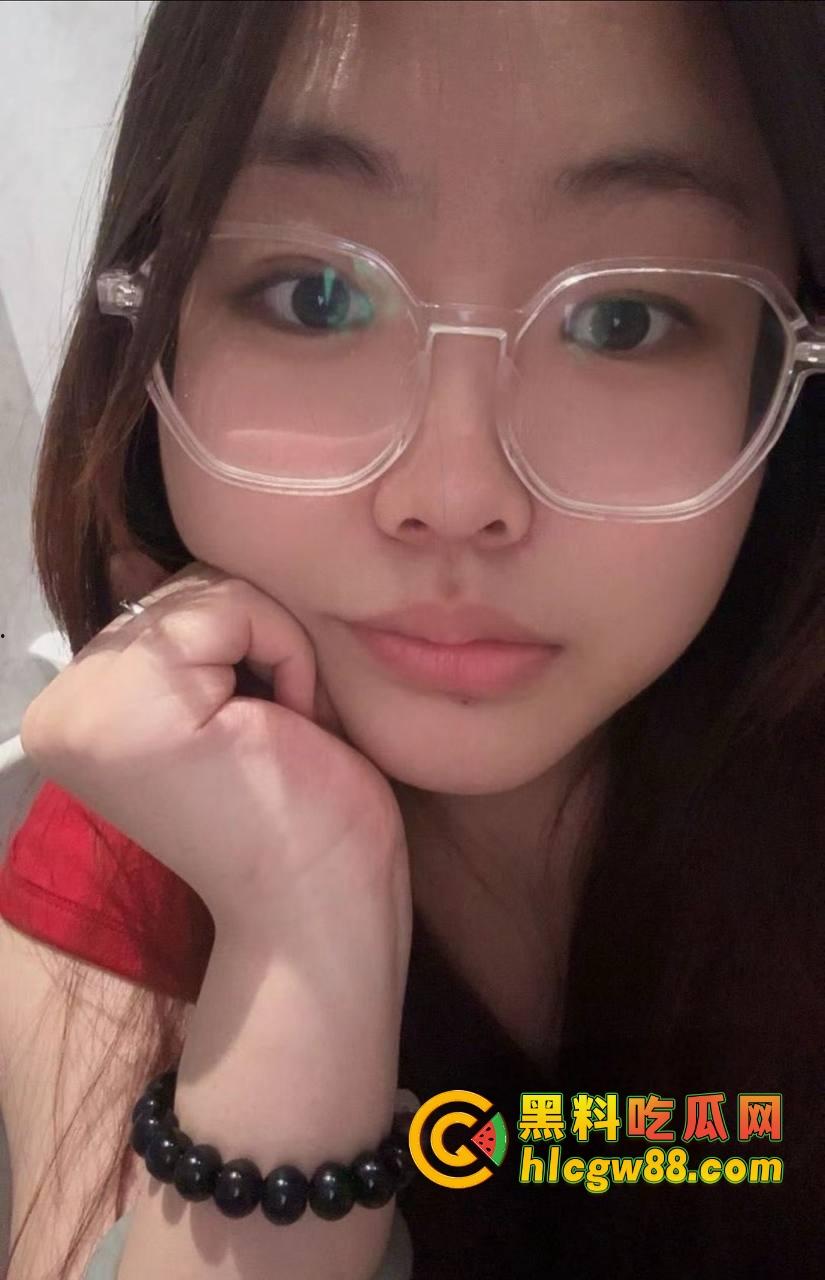 广东弟弟叫兄弟试探亲姐，姐姐裸聊约炮自慰视频曝光，600块看她抠逼，弟弟都看傻了！  第23张