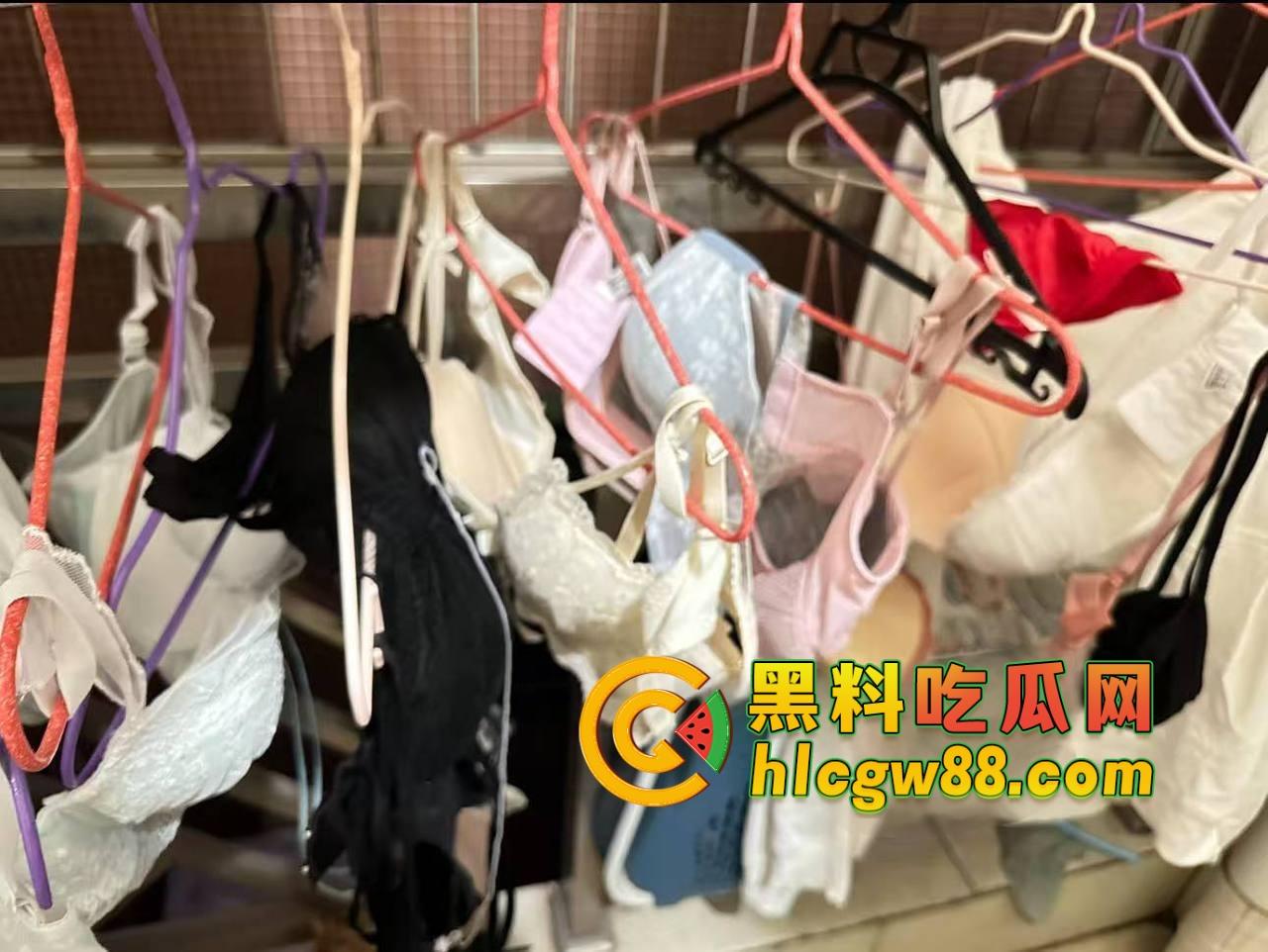 广东弟弟叫兄弟试探亲姐，姐姐裸聊约炮自慰视频曝光，600块看她抠逼，弟弟都看傻了！  第24张