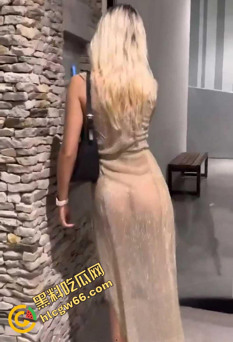 OF网红【索菲亚】NTR震撼新作，真空上门被粉丝爆操，绿帽老公旁观撸管我老婆就是为大家服务的！  第3张