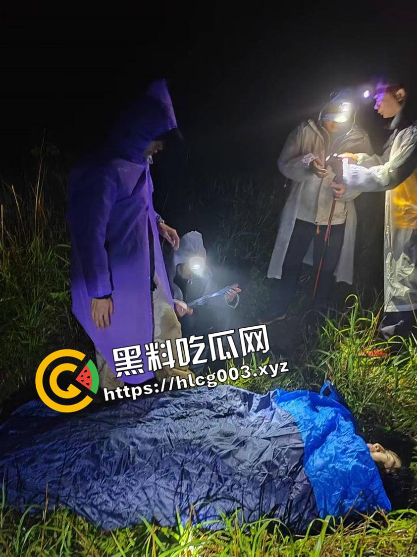 武功山吊带女被冻死！97年妹子跟团爬武功山 走丢失温而死 小红书害死人  第1张