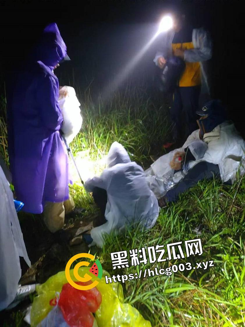 武功山吊带女被冻死！97年妹子跟团爬武功山 走丢失温而死 小红书害死人  第2张