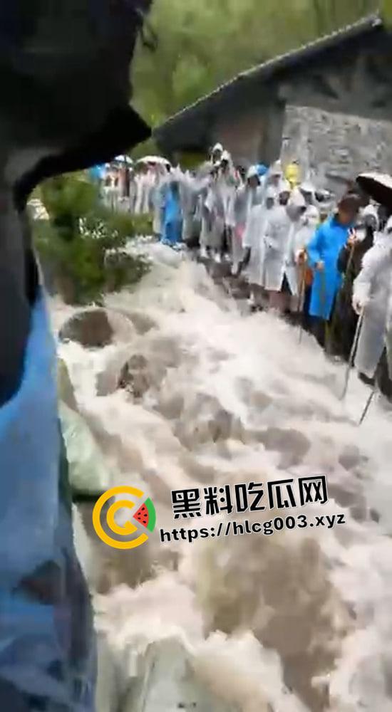 武功山吊带女被冻死！97年妹子跟团爬武功山 走丢失温而死 小红书害死人  第9张