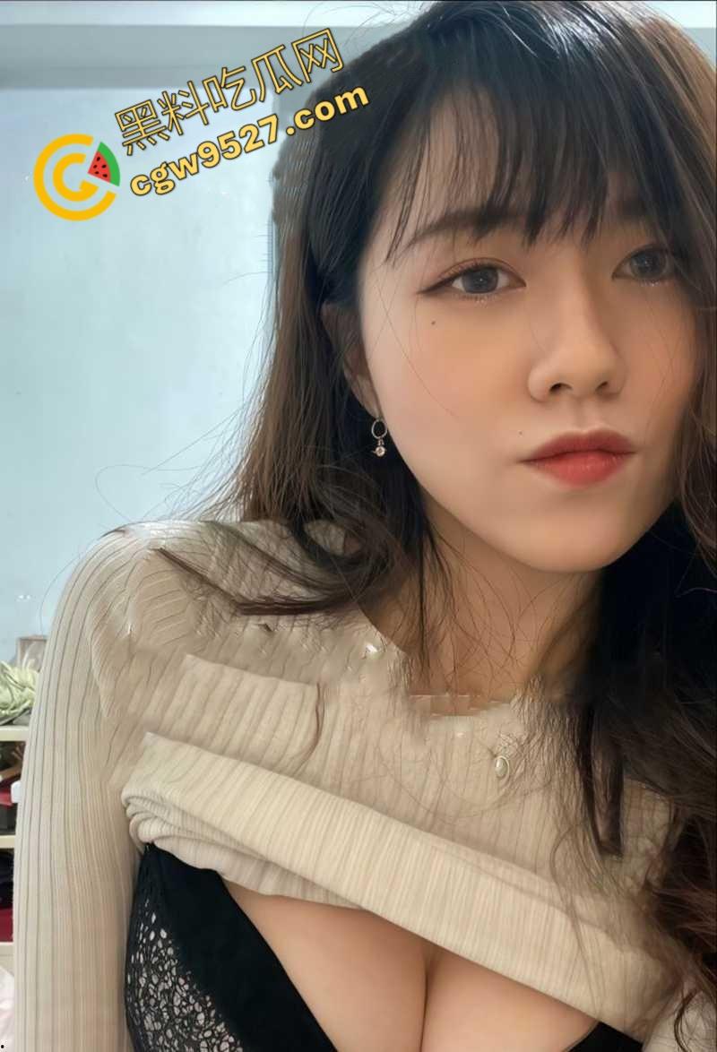 西安人妻刘梅美与老公自拍性爱视频受网友热捧！颜值高，身材纤细，诱人巨乳，粉嫩小穴令人血脉偾张  第4张