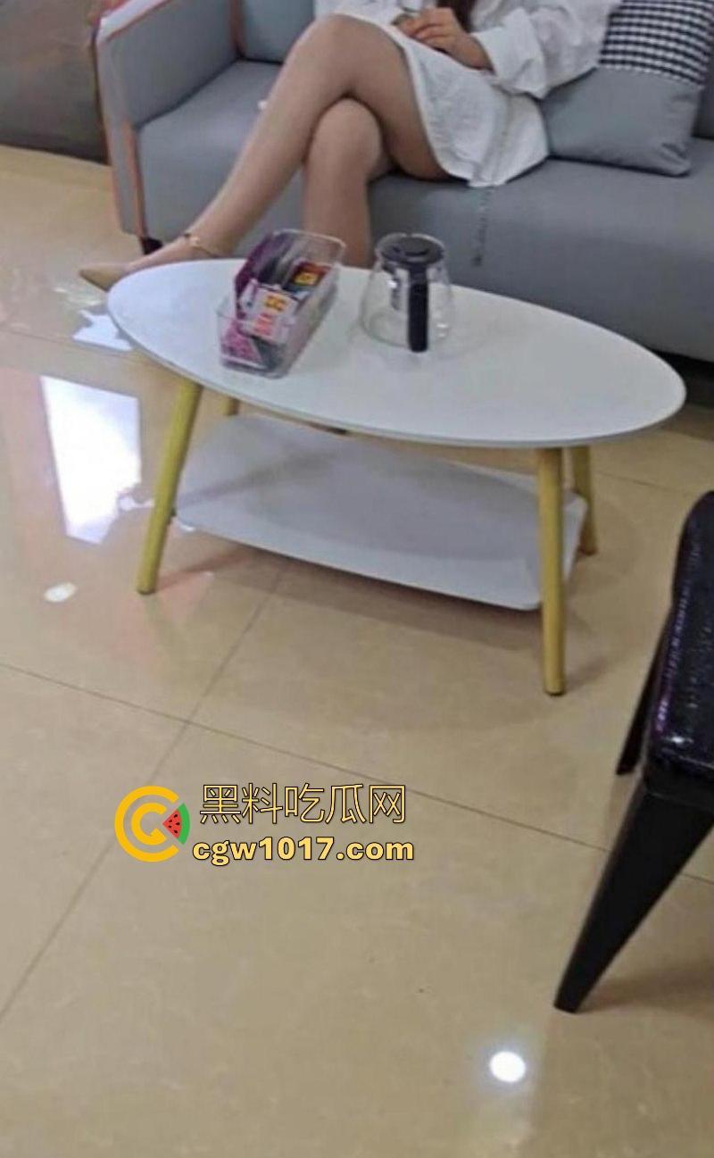 海角乱伦！家里的亲戚一起聚餐，与嫂子棋牌室激情交欢，亲友在隔壁打麻将，小叔子奋力操逼播种！  第3张