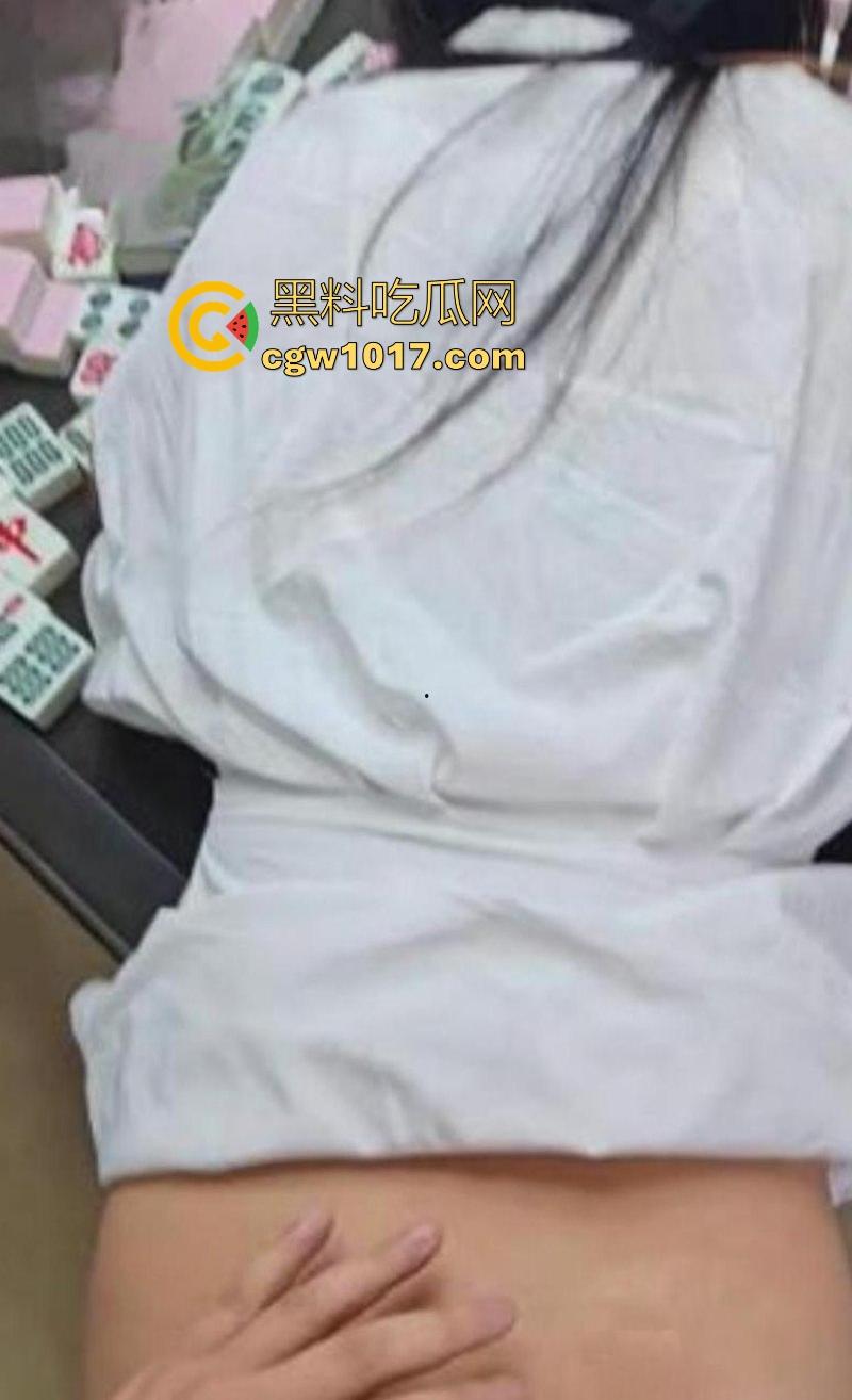 海角乱伦！家里的亲戚一起聚餐，与嫂子棋牌室激情交欢，亲友在隔壁打麻将，小叔子奋力操逼播种！  第6张