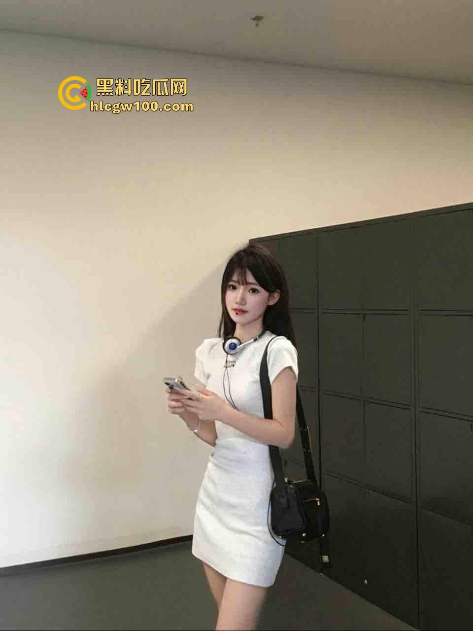 太原朋友的女朋友【仲静】终于到手，嫩穴淡骚味舔到上头，舔菊花时她还说痒痒挺舒服，射脸成常规操作！  第3张