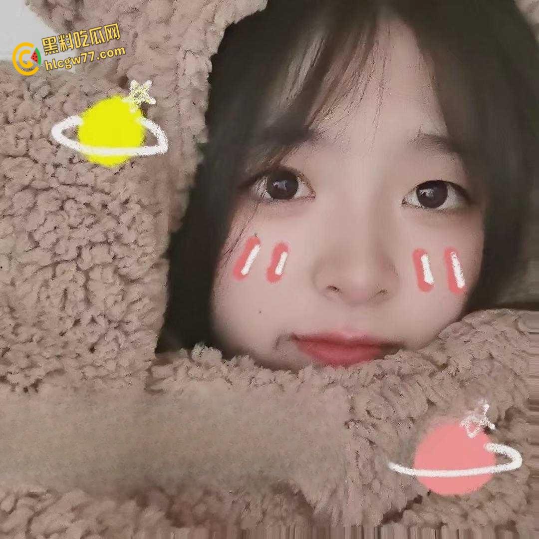 双飞学生妹爱足交不爱性交， 两清纯学生妹被大叔双飞足交玩弄， 浪费女性资源这种行为是可耻的 ！  第2张