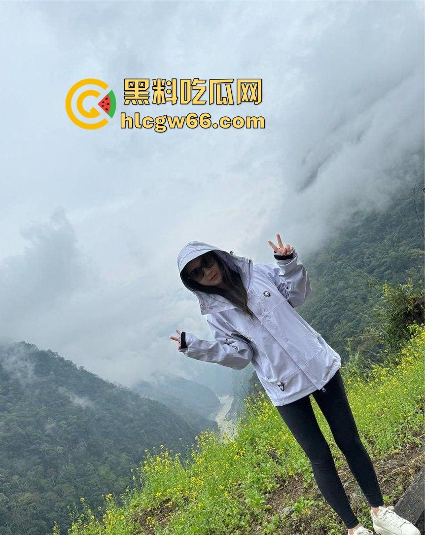 四川幼师【林慧慧】大西北旅游打炮被偷拍 渣男分手泄密曝光极品前女友 内容炸裂！  第2张