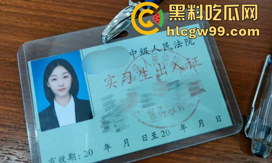 长春反差律师【吴惠玲】约炮自拍曝光，极品的颜值母狗，熟女骚劲让人射了还想干！  第1张