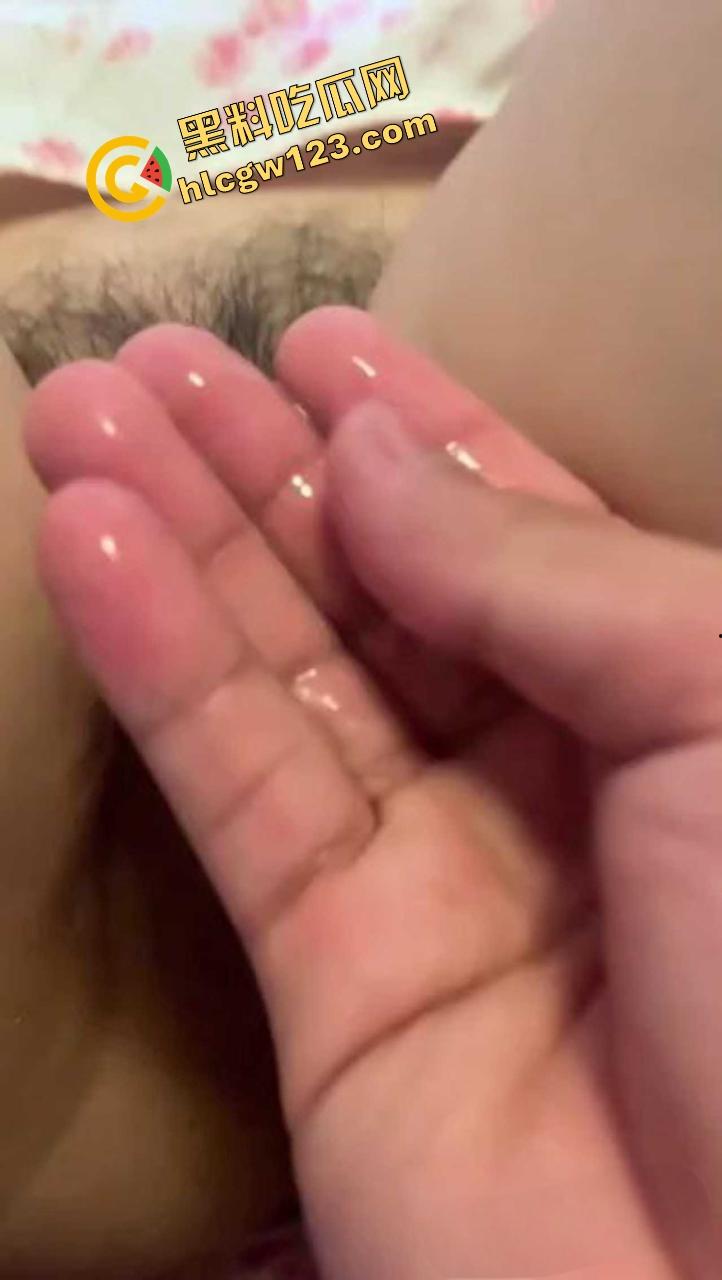 岳母端午串门趁闺女上班勾引女婿大屌狂插，骚逼夹得鸡巴冒火星无套爆射子宫，嫩奶巨乳舔到爽断魂！  第10张