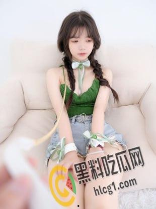 紧急企划 极品萝莉嫩妹 奶昔 喷血定制 日常绿背心 超级粉嫩的一线天白虎鲍鱼 看的口水直流  第3张