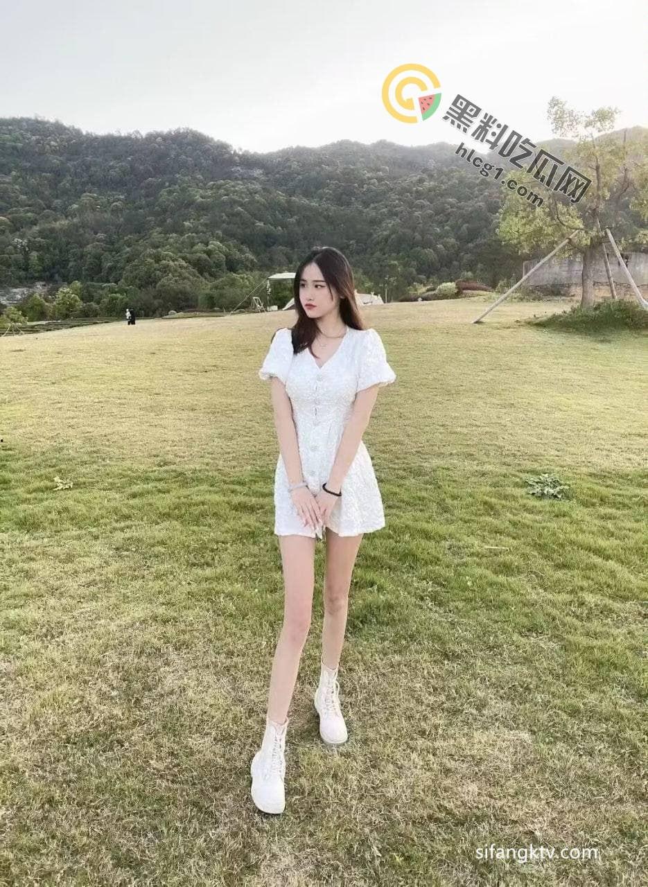 超精品泄密！高颜值反差美女大学生薛翊宁性爱图影泄密流出，完美露脸引发全网讨论！  第2张