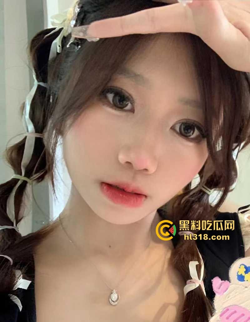 极品萝莉【洛丽塔欢欢】收费福利曝光，清纯大眼妹变身小淫娃，全裸露脸撅翘臀秀骚穴骚到爆！  第2张