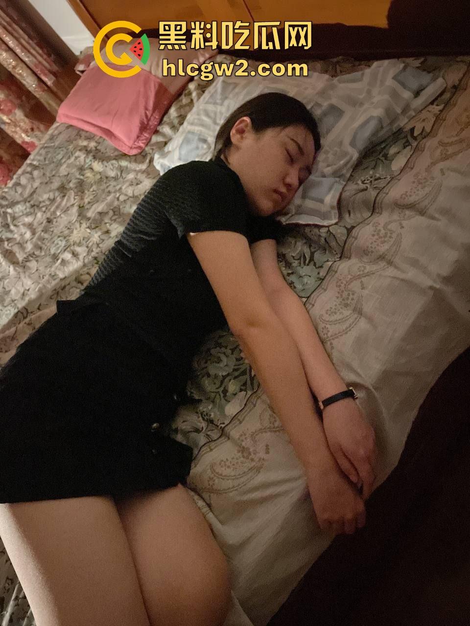 聊了半年撩到空姐开房，结果她睡得跟死了一样！喝高了还是被下药？粉丝爆料细思极恐！  第4张