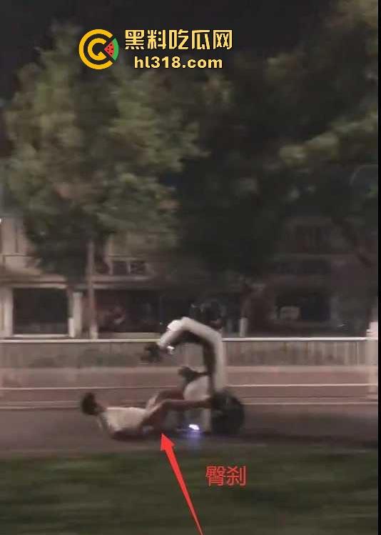 专业鬼火车手为我们评测那种刹车方式最好，臀刹手刹脸刹三种不同的方式，苦练绝技，一般人请勿模仿！  第3张