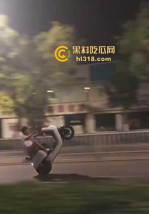 专业鬼火车手为我们评测那种刹车方式最好，臀刹手刹脸刹三种不同的方式，苦练绝技，一般人请勿模仿！  第4张