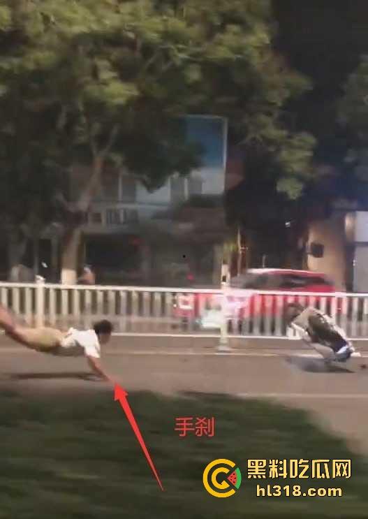 专业鬼火车手为我们评测那种刹车方式最好，臀刹手刹脸刹三种不同的方式，苦练绝技，一般人请勿模仿！  第5张