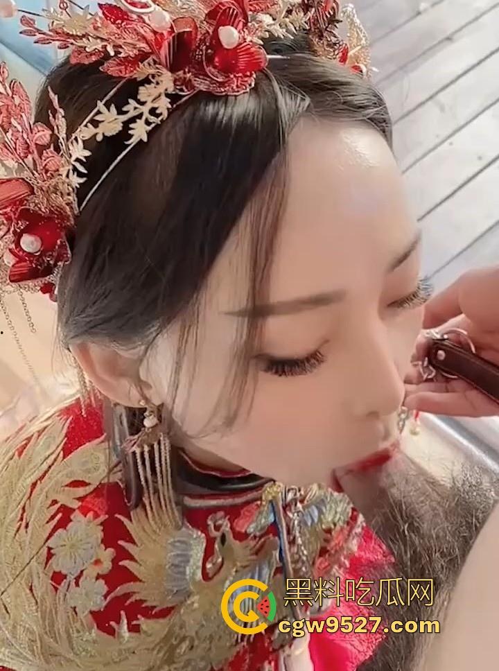 极品人妻熟女【半糖兔兔】新娘做爱视频，翘奶黑毛若隐若现，口交时眼神勾魂，性感身材与反差魅力让人血脉喷张！  第1张