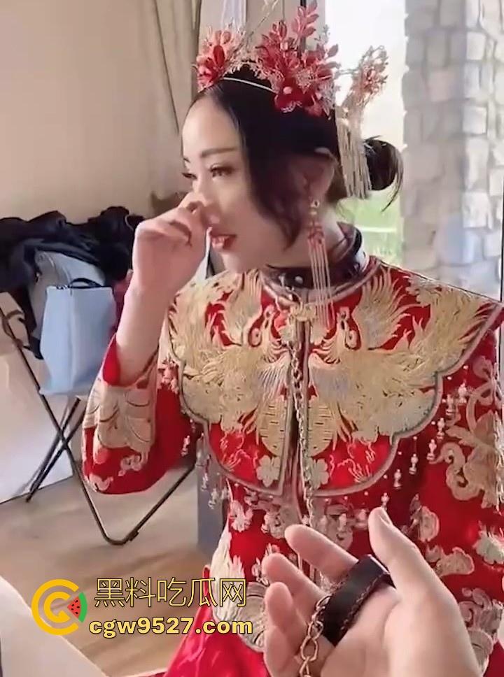 极品人妻熟女【半糖兔兔】新娘做爱视频，翘奶黑毛若隐若现，口交时眼神勾魂，性感身材与反差魅力让人血脉喷张！  第2张