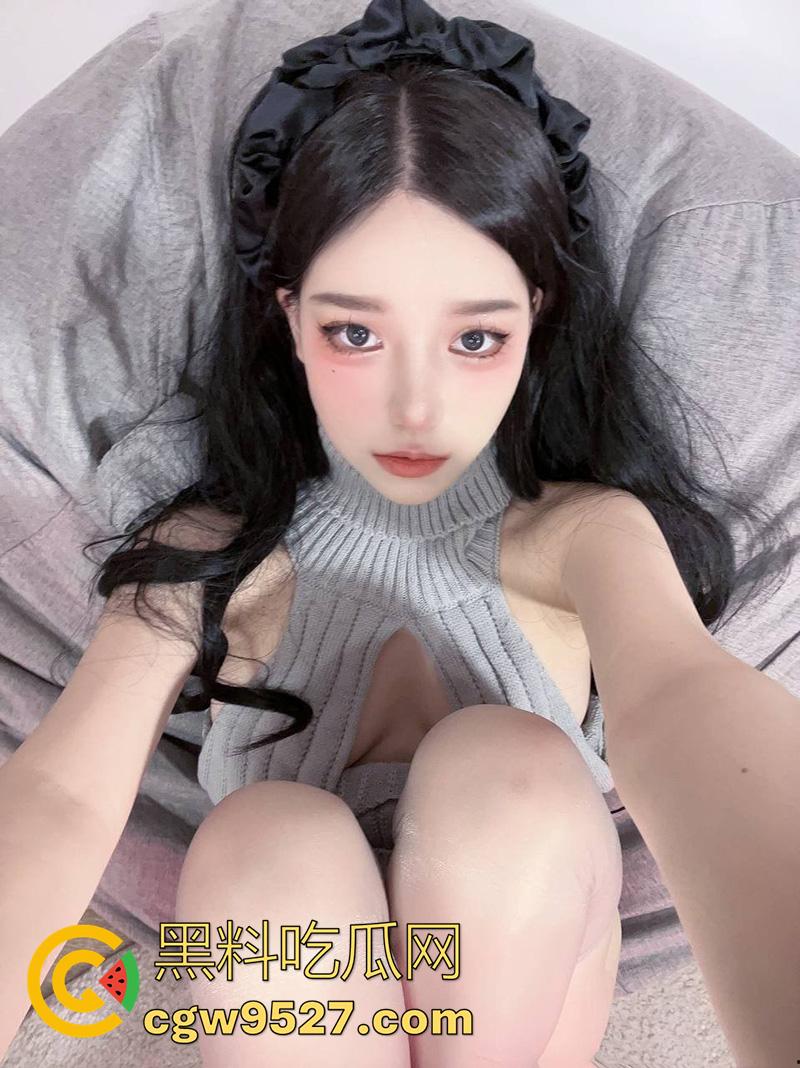 顶级身材御姐【欲梦子】，颜值绝美性感尤物，半裸穿搭展示白虎嫩穴，双腿岔开实录真的太诱惑了！  第1张