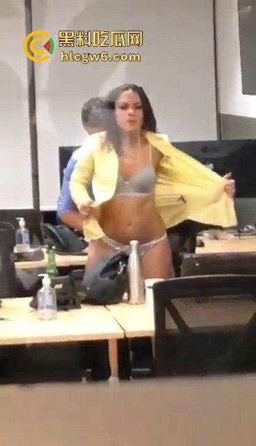 自由美利坚警察牛得飞起 纽约警局偷情打炮不遮掩 办公室直接脱衣大战  这是警局还是OF拍摄棚？ 第8张