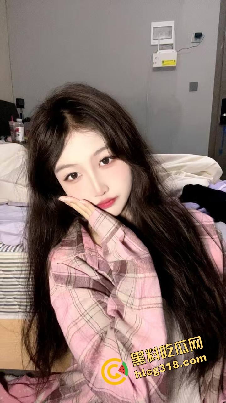 女友被操完回来复盘细节,当着闺蜜面喊爽,回来还细细讲给男友听,绿帽男听完差点哭着射了 第3张 女友被操完回来复盘细节,当着闺蜜面喊爽,回来还细细讲给男友听,绿帽男听完差点哭着射了 第3张