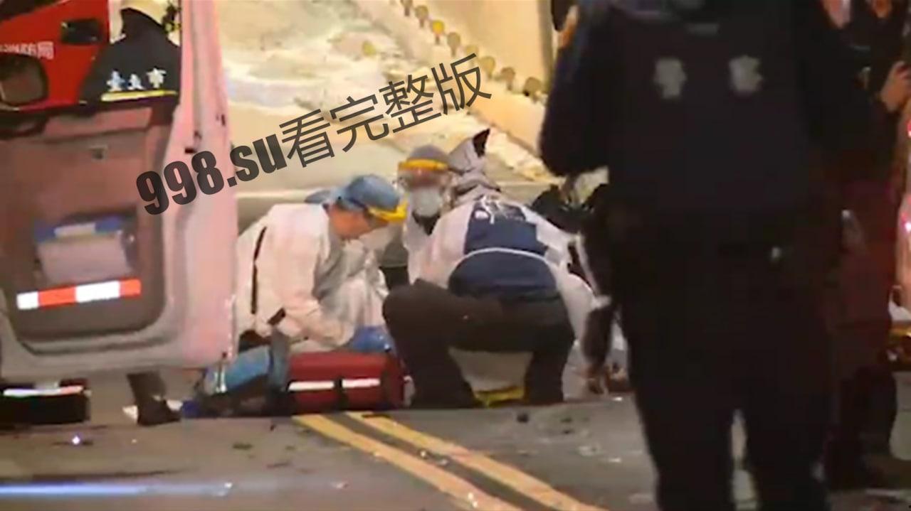11.15台湾忠孝东路隧道，小伙撞死人还袭警遭警察击毙，全过程视频  第4张